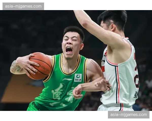 沈梓捷钉板大帽后仰天长啸,深圳男篮凭借连续防守回合提振士气 沈梓捷钉板大帽后仰天长啸,深圳男篮凭借连续防守回合提振士气