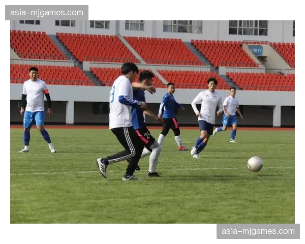 草根教练培训引入“战术周期化”理论,职业足球理念持续下沉 草根教练培训引入“战术周期化”理论,职业足球理念持续下沉