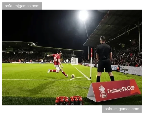 幕后英雄：走近雷恩队的定位球分析师，揭秘其赛前准备工作